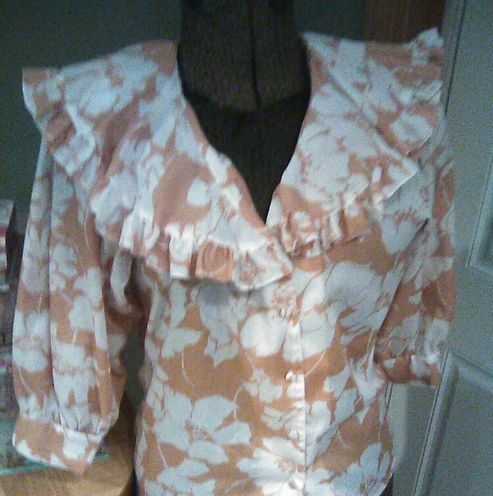 Vintage ruffle Bishop sleeve floral blouse